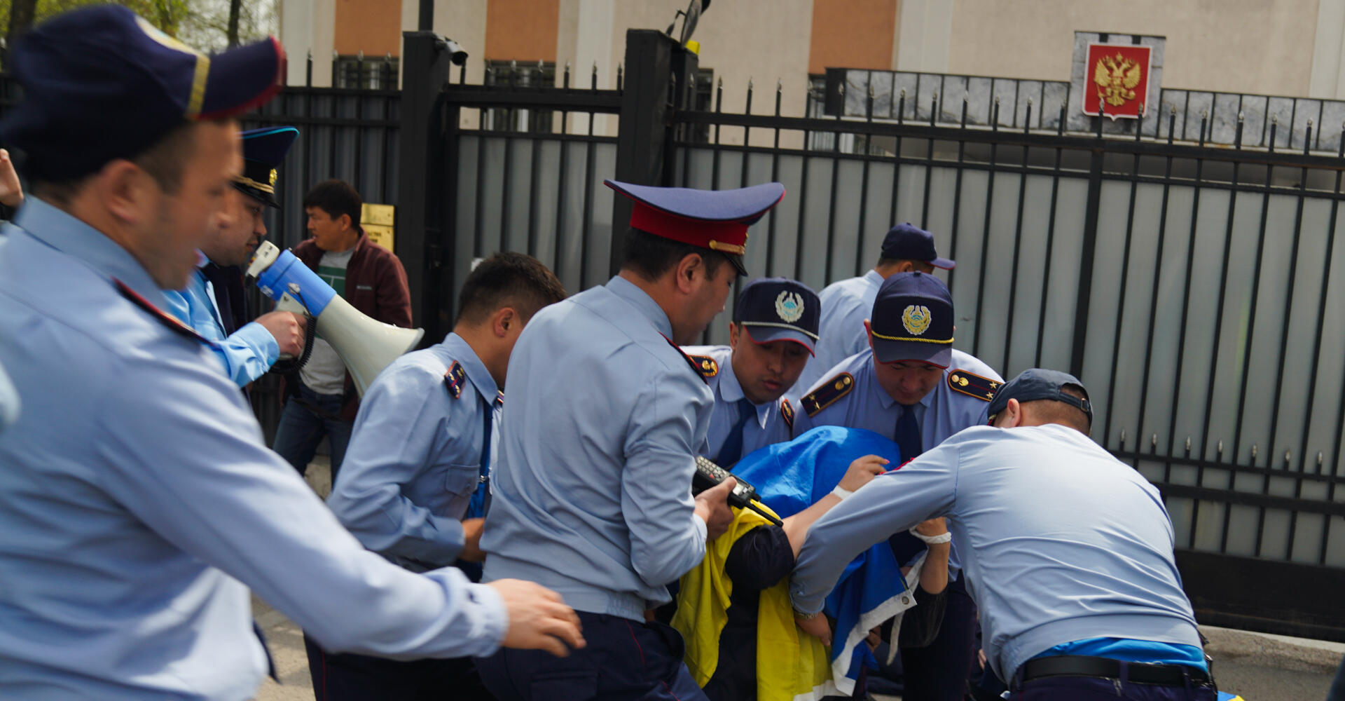 Алматинцы провели акцию в память об убитых в Буче