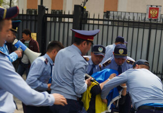 Алматинцы провели акцию в память об убитых в Буче